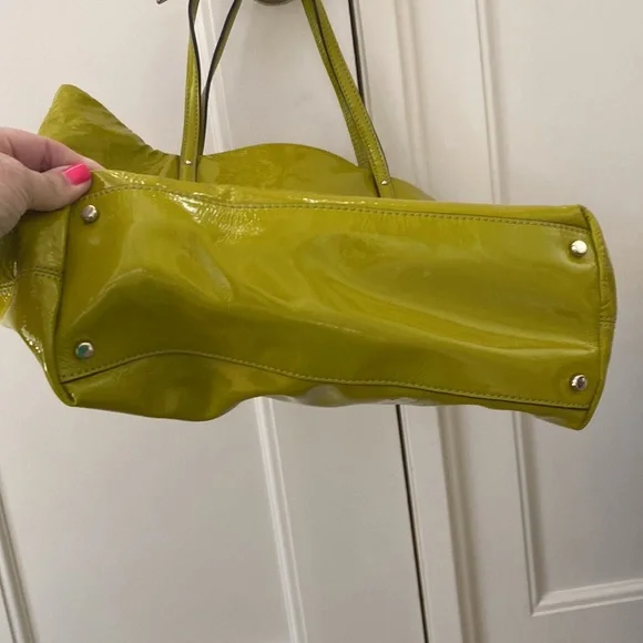 Kate Spade chartreuse patent tote 💛 - Picture 3 of 8